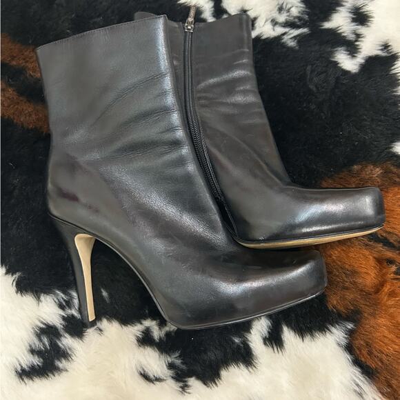 Guess Black Heeled Boots with Sleek Design - Picture 1 of 8